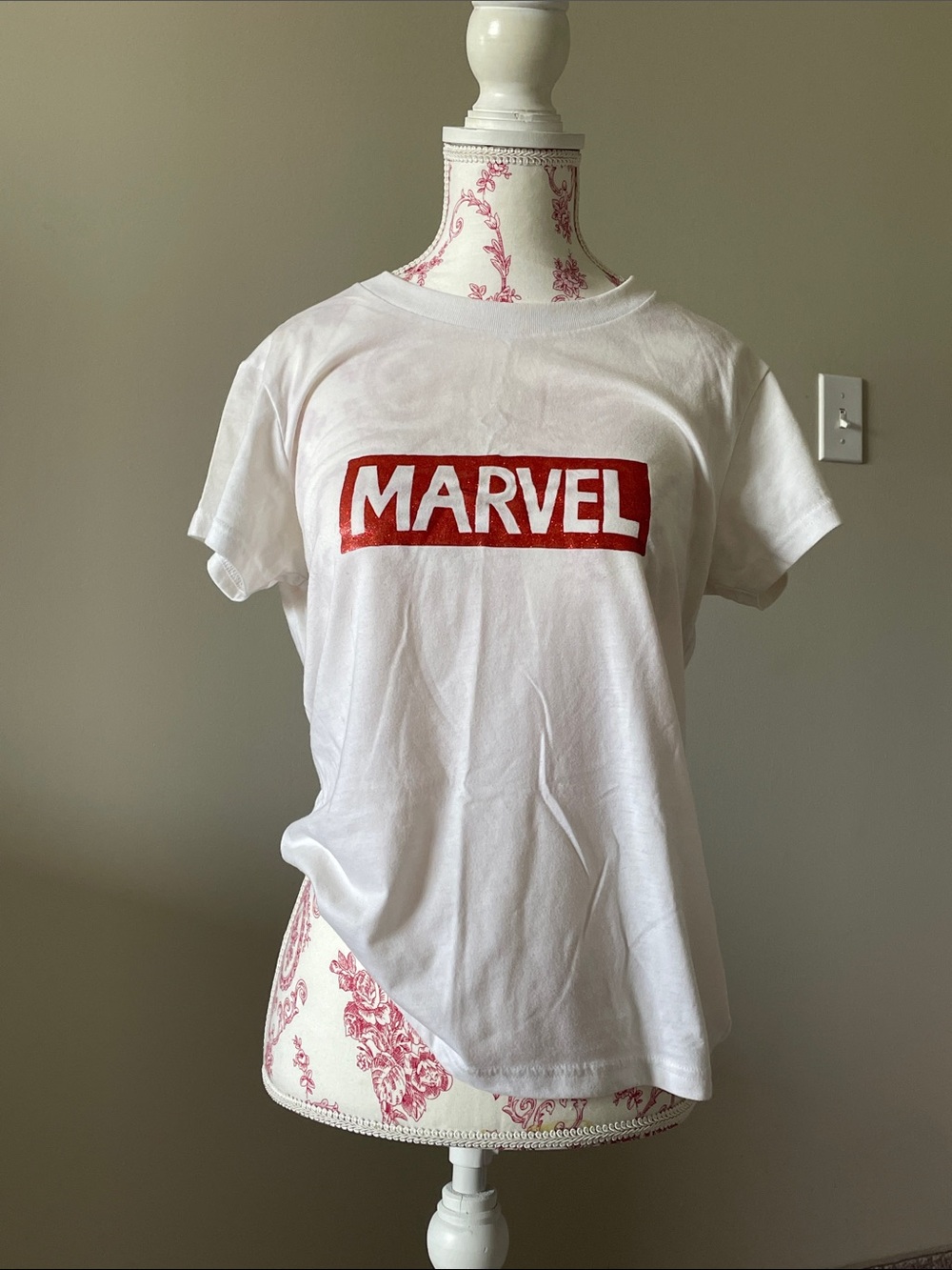 Uniqlo x MARVEL White Baby-Tee with Red Sparkly MARVEL Logo